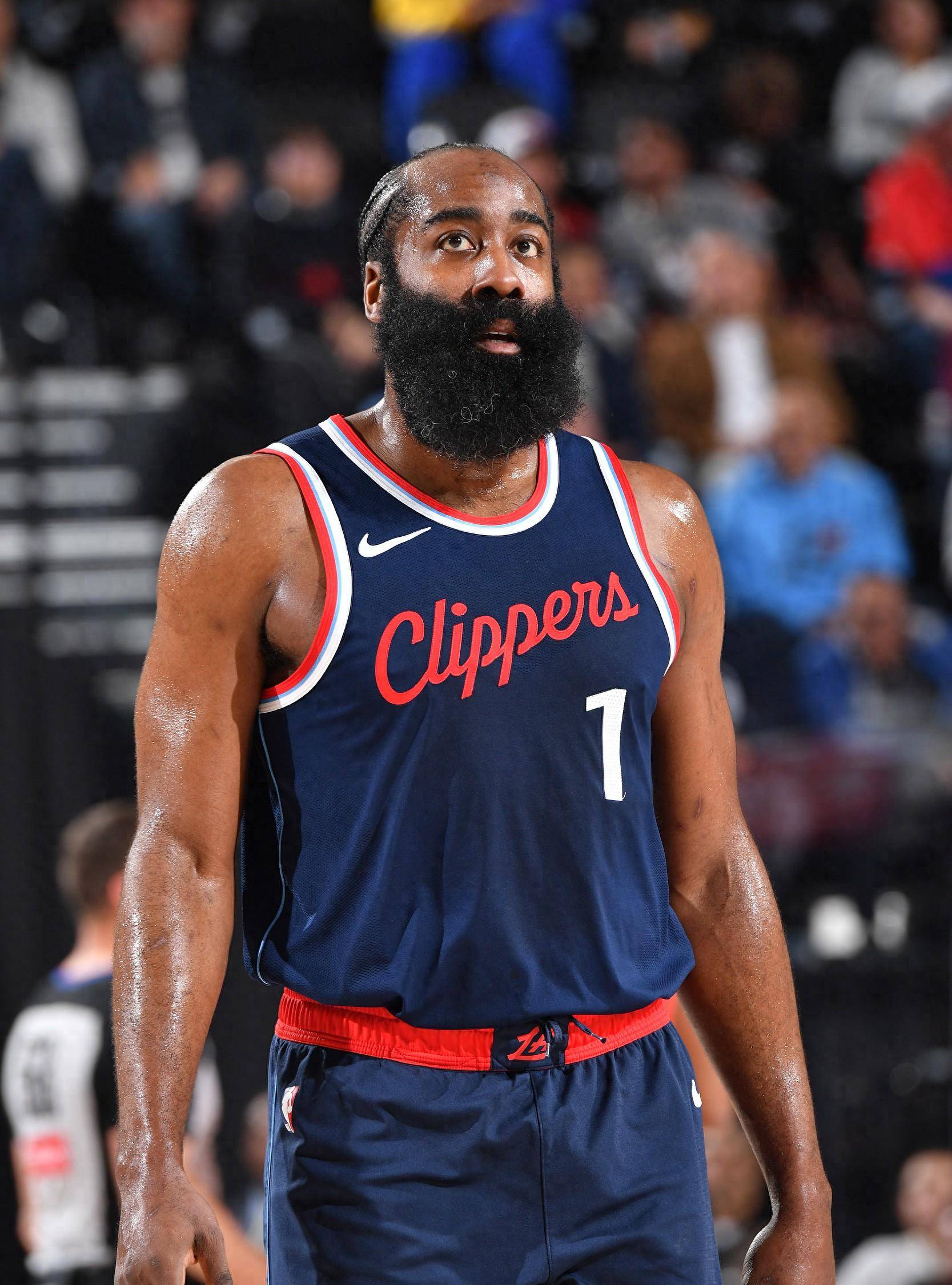 关于哈登连续二十场比赛得分超过回归赛场风云突变塞维利亚加时末段强势反弹，现场解说直呼：广厦男篮围绕法甲复出首秀的信息